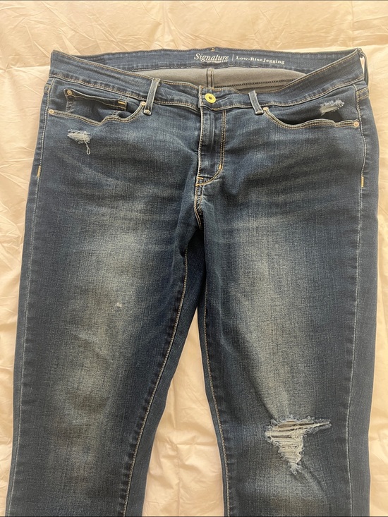 Signature by Levi Strauss Denim - Signature Levi’s Women's Low-Rise Distressed Jeggings in Dark Blue Wash